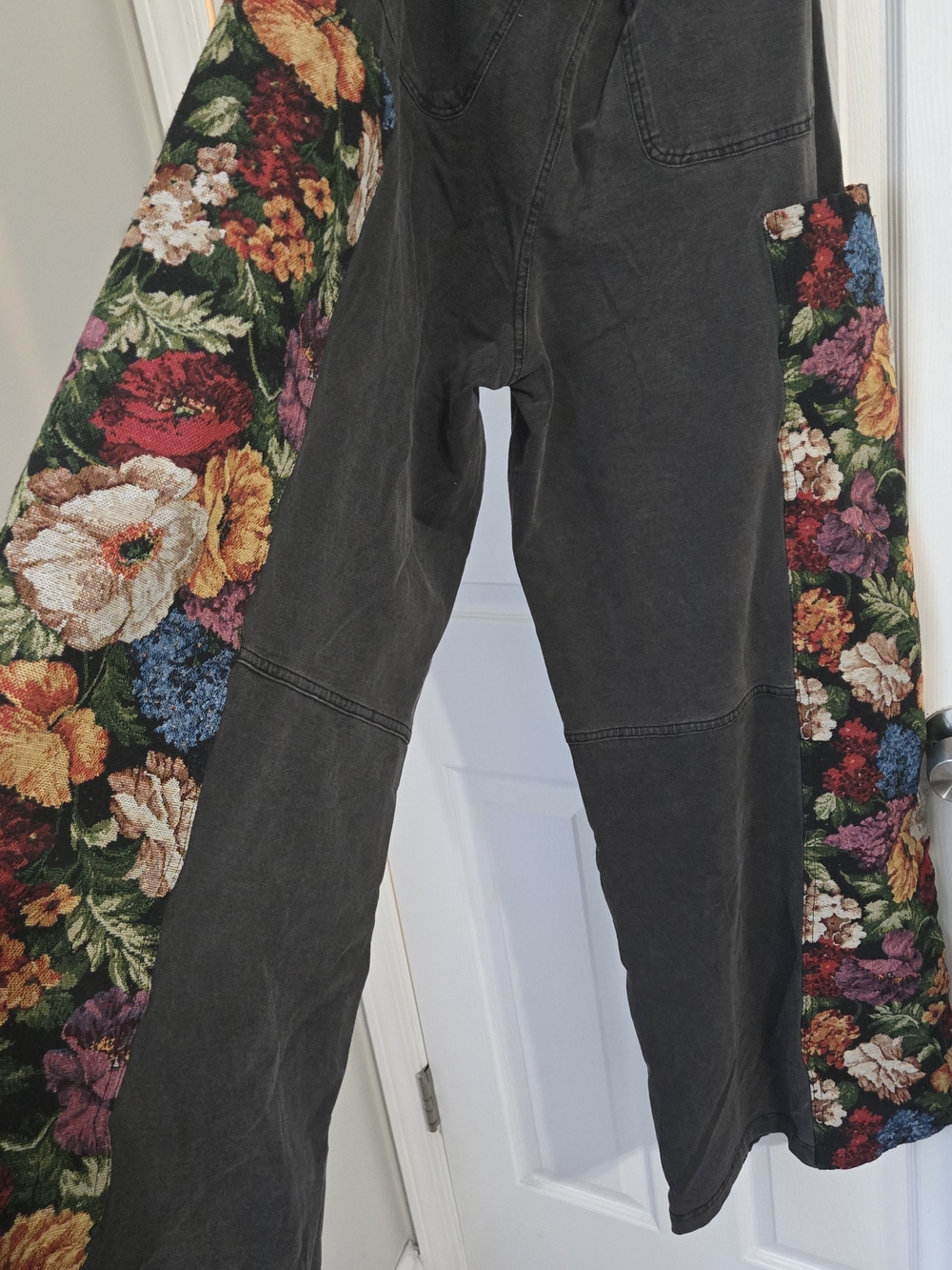 Black Floral-Panel Women’s Jeans with Embroidered Side Panels